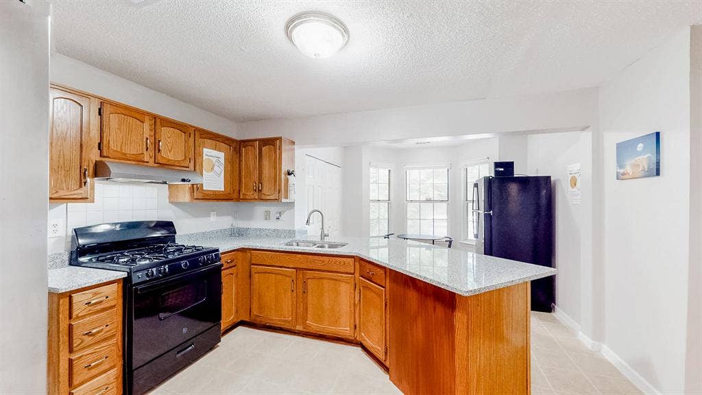 8 BR in Stone Mountain