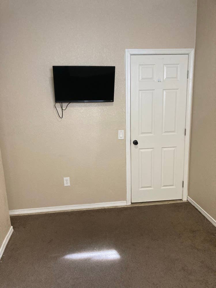 $700 Room- All Bills Included