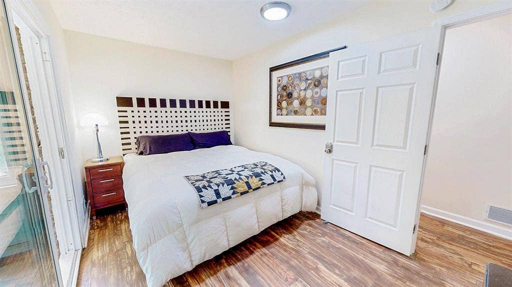 5 BR in Riverdale