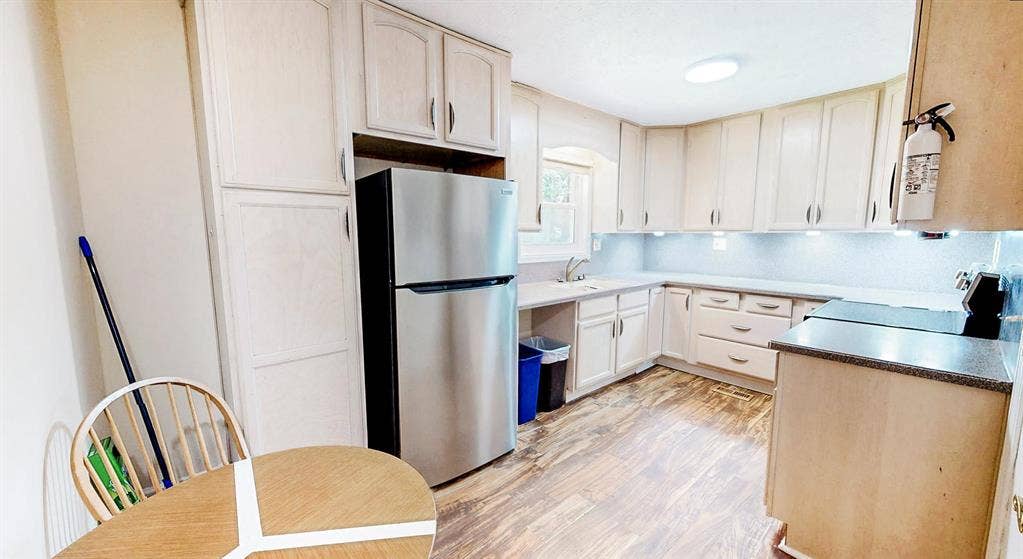 5 BR in Riverdale