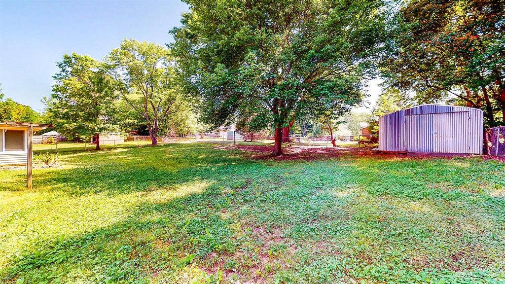 5 BR in Riverdale