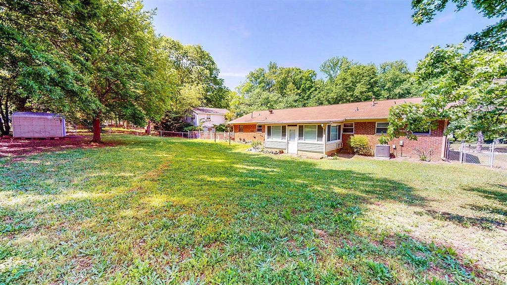 5 BR in Riverdale