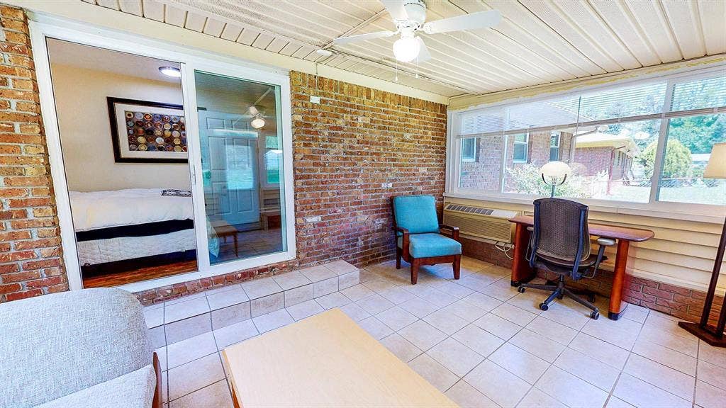 5 BR in Riverdale
