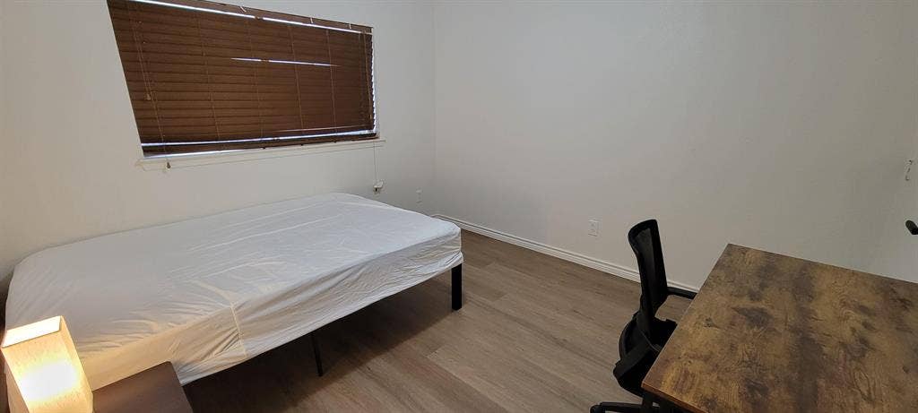 5 BR in Garland