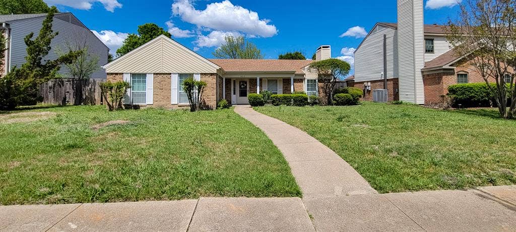 5 BR in Garland