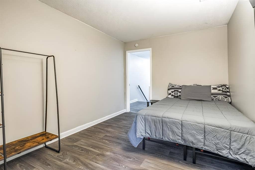 7 BR in College Park