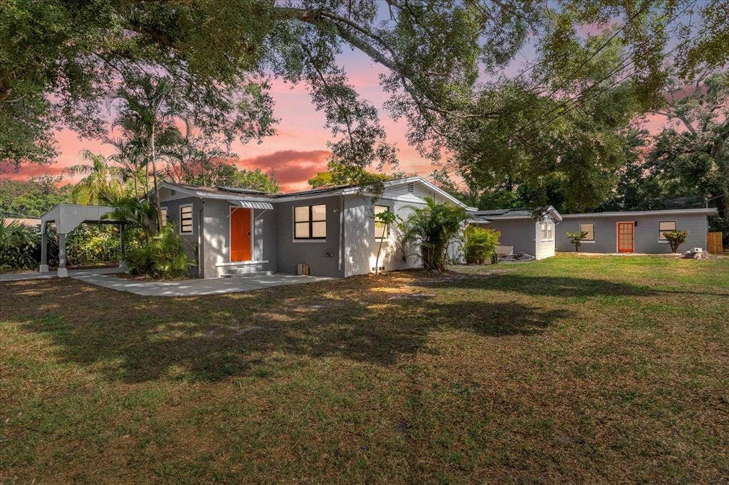 6 BR in Orlando