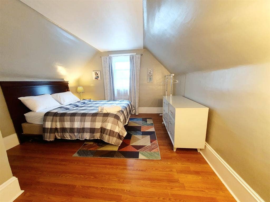 6 BR in Cleveland
