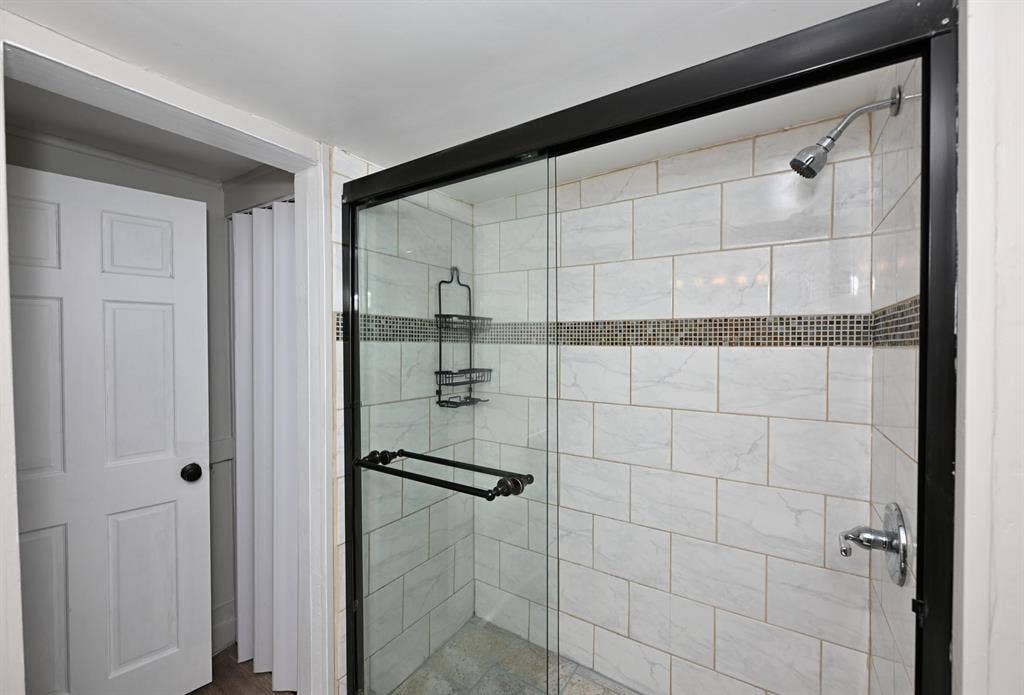 6 BR in Cleveland