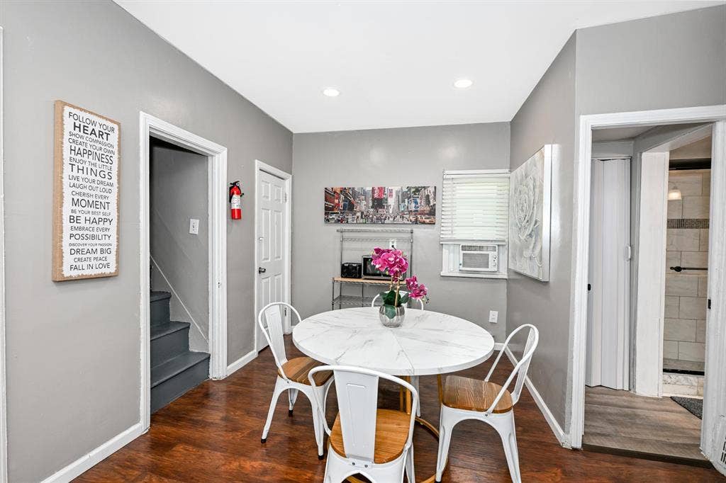 6 BR in Cleveland