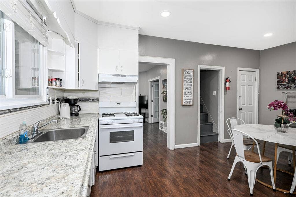 6 BR in Cleveland