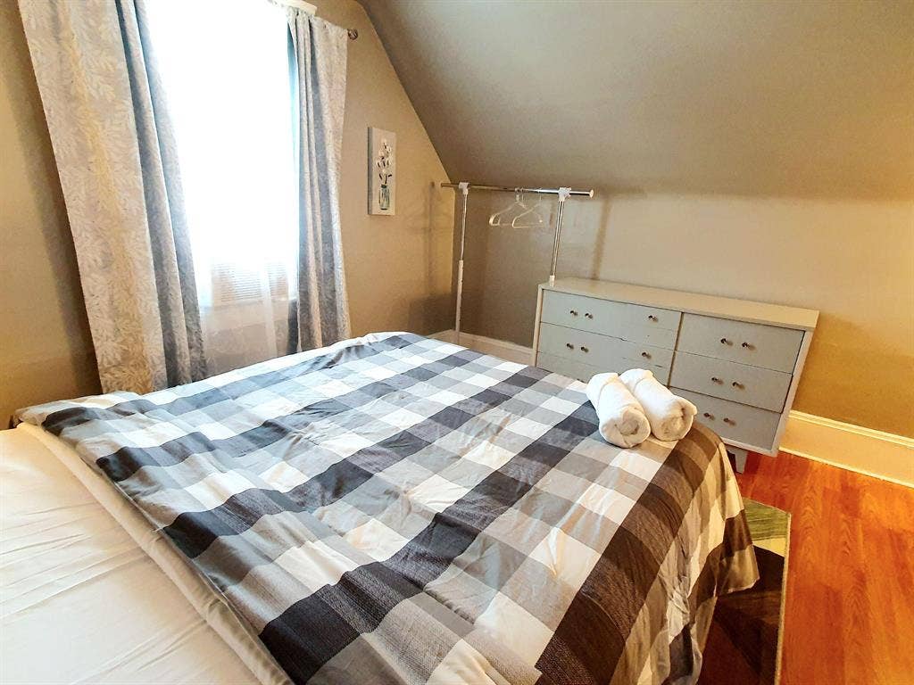 6 BR in Cleveland