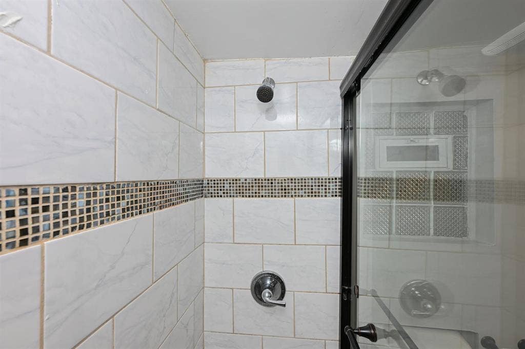 6 BR in Cleveland