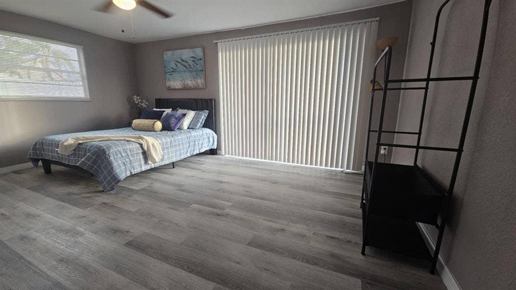 6 BR in Holiday