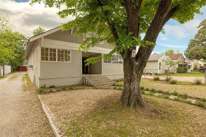 2 BR in Dallas
