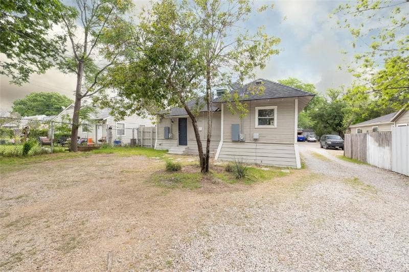 2 BR in Dallas