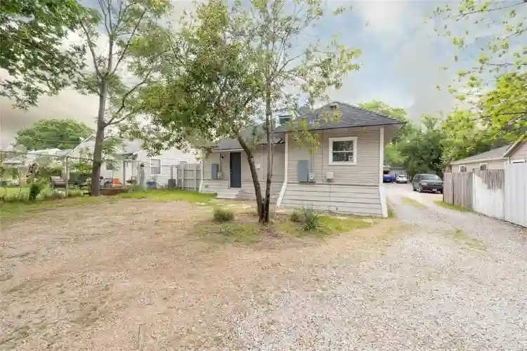 2 BR in Dallas