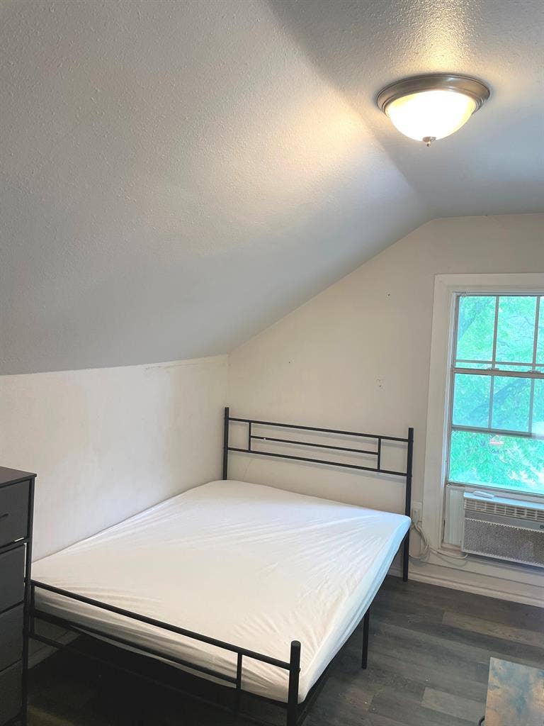 2 BR in Dallas