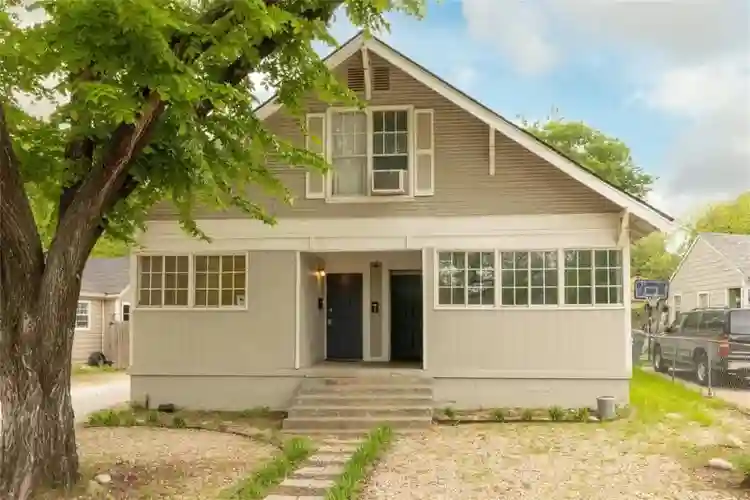 2 BR in Dallas
