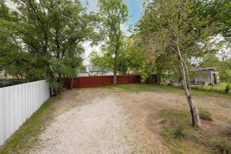 2 BR in Dallas