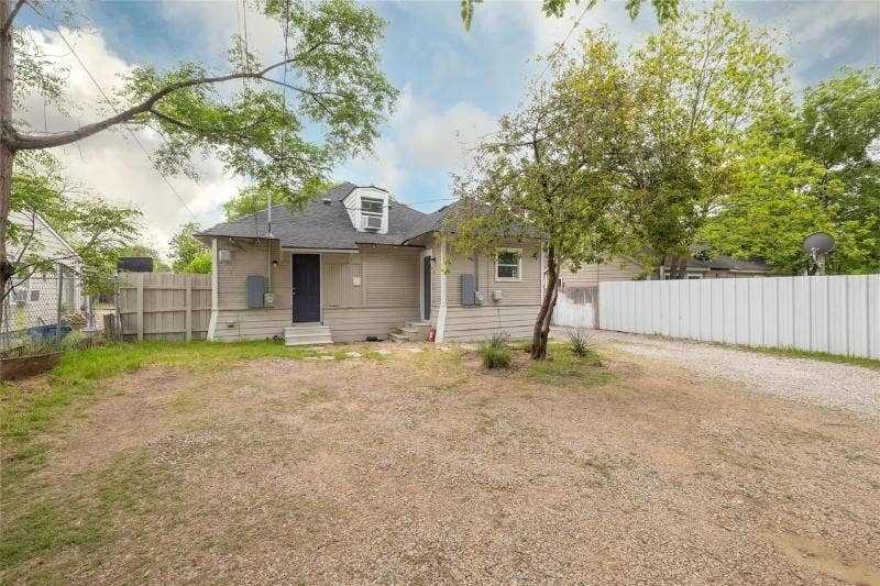 2 BR in Dallas