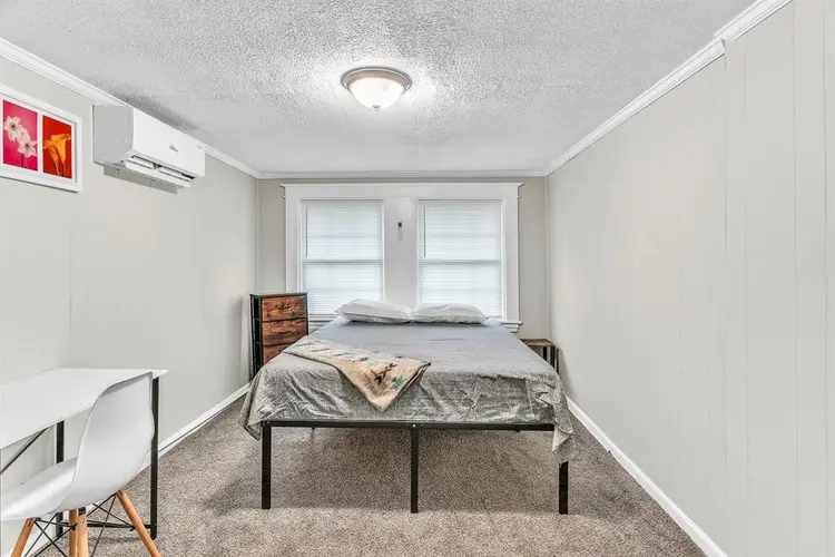 6 BR in Colonial Heights