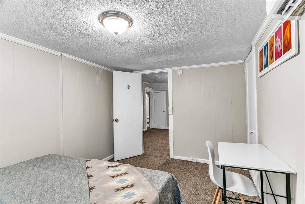 6 BR in Colonial Heights