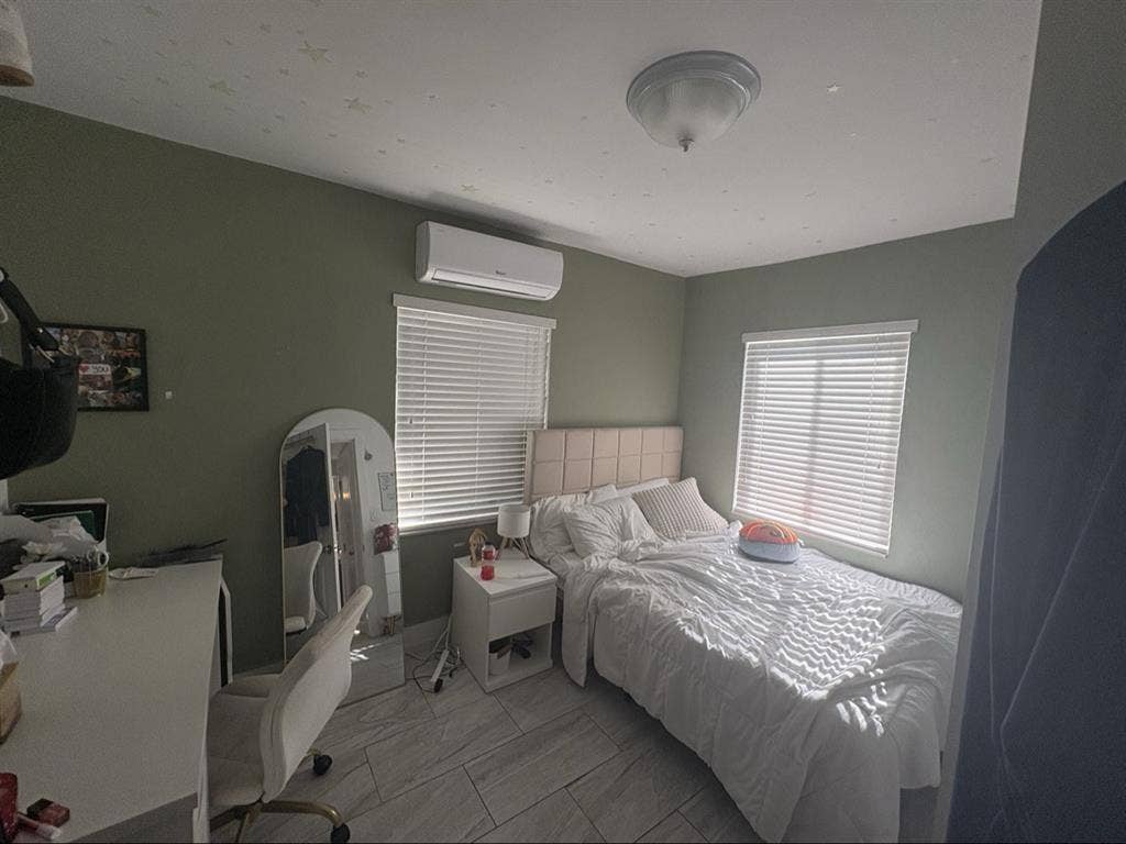 Walking distance to UMiami