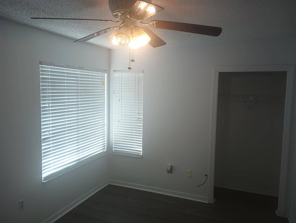 Room for rent with view in big 🏠