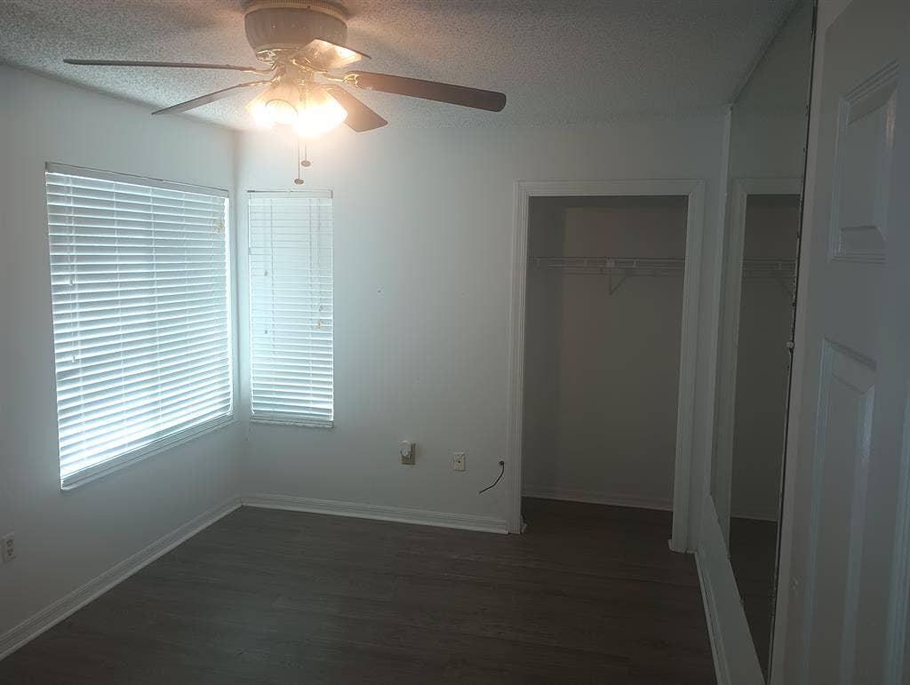 Room for rent with view in big 🏠