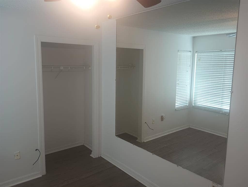 Room for rent with view in big 🏠