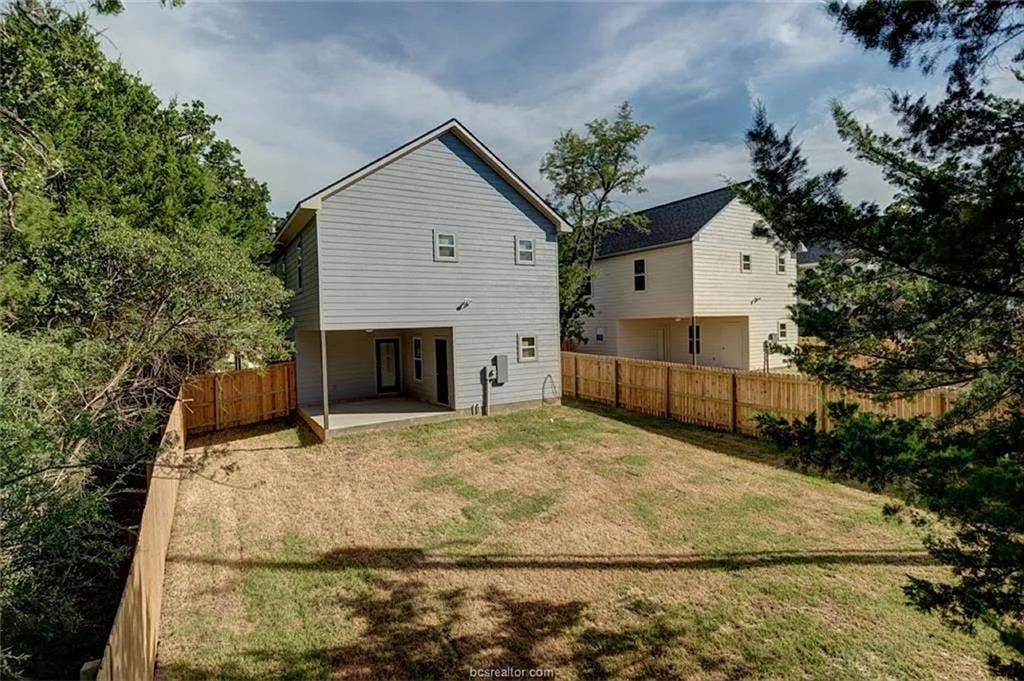 Looking for a roommate