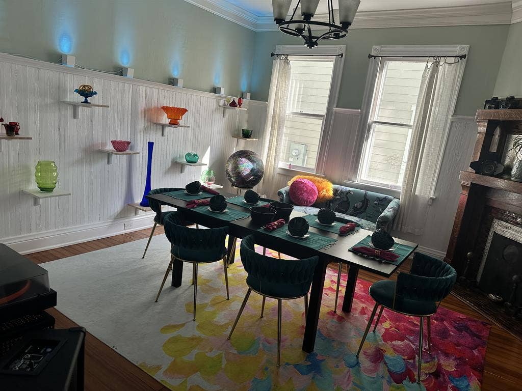 Looking for a male roommate