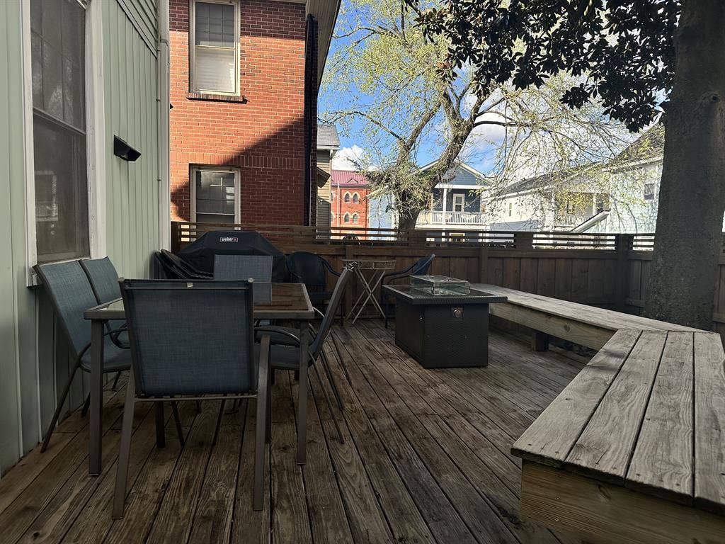 Looking for a male roommate