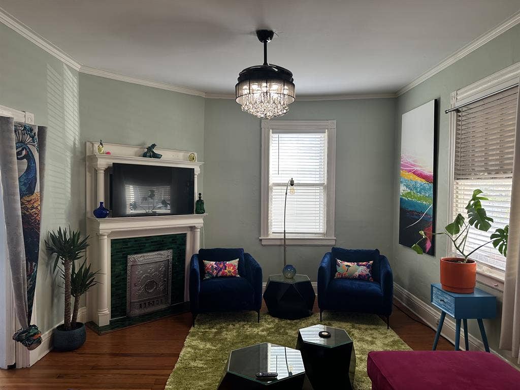 Looking for a male roommate