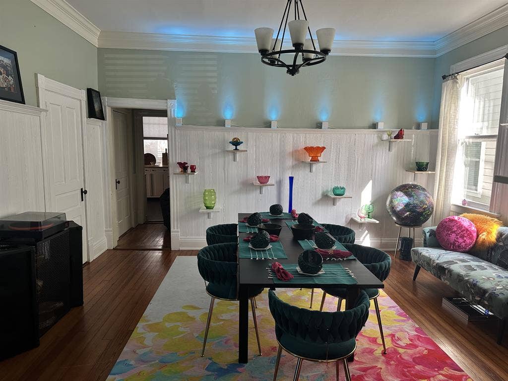 Looking for a male roommate