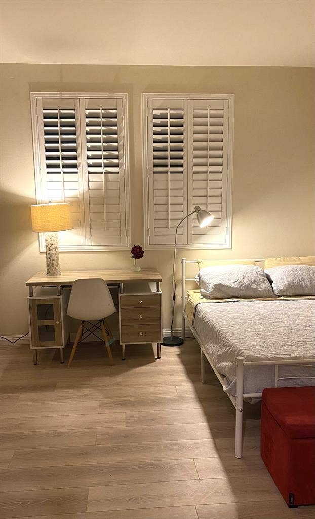 Fully furnished room in Eastvale