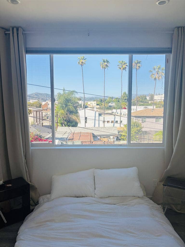 SUNNY, AIRY + LARGE 2BDR LOFT APT