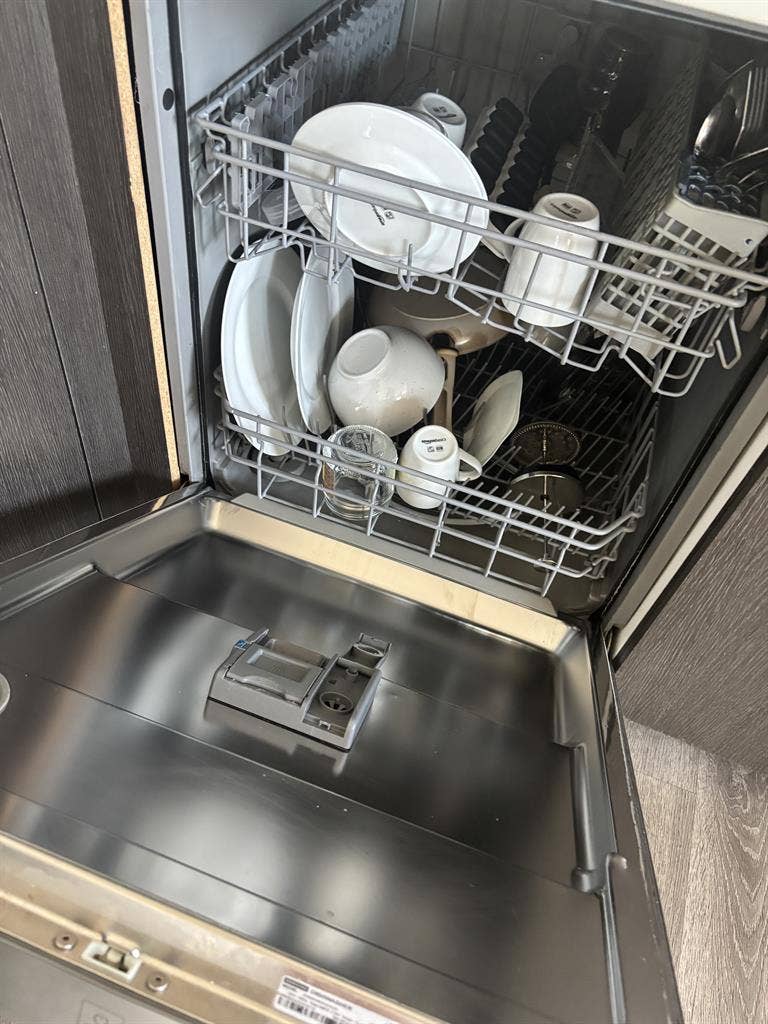 SUNNY, AIRY + LARGE 2BDR LOFT APT