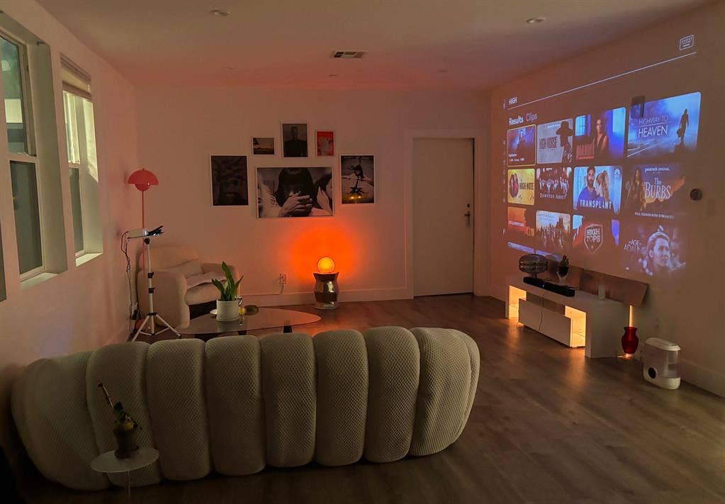 SUNNY, AIRY + LARGE 2BDR LOFT APT