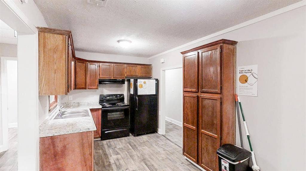 8 BR in Forest Park