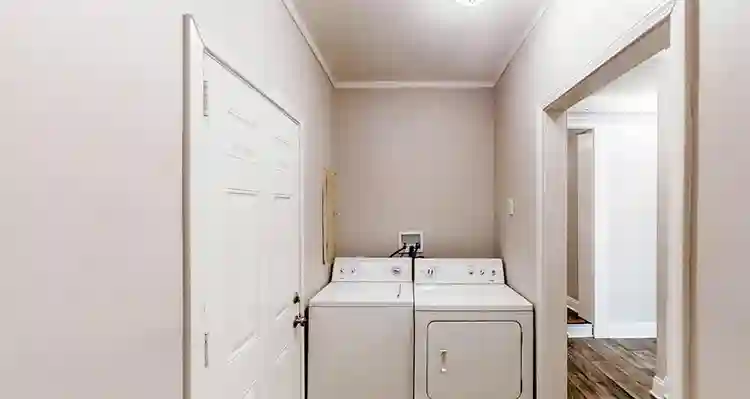 8 BR in Forest Park