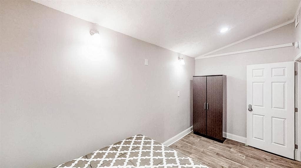 8 BR in Forest Park