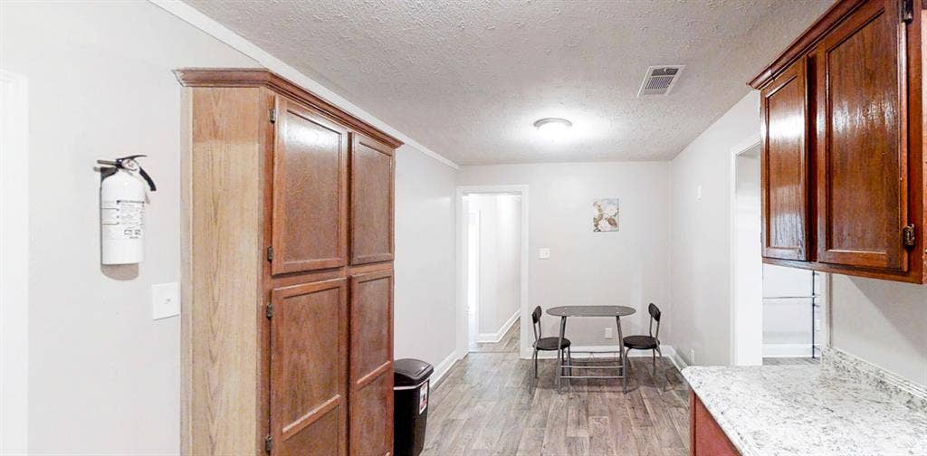 8 BR in Forest Park
