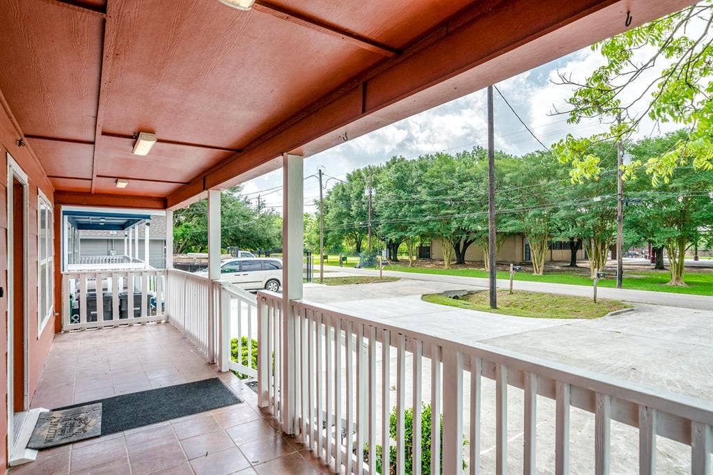 8 BR in Houston