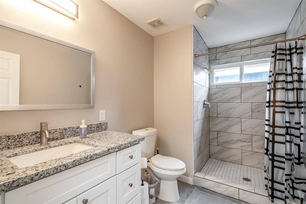 8 BR in Houston