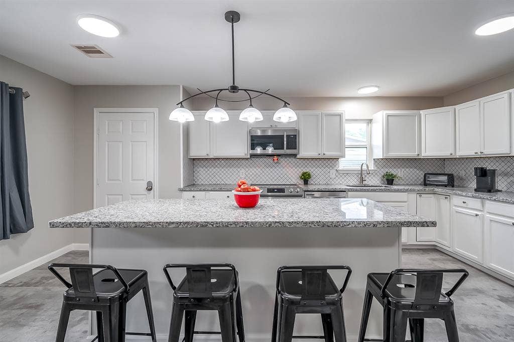 8 BR in Houston