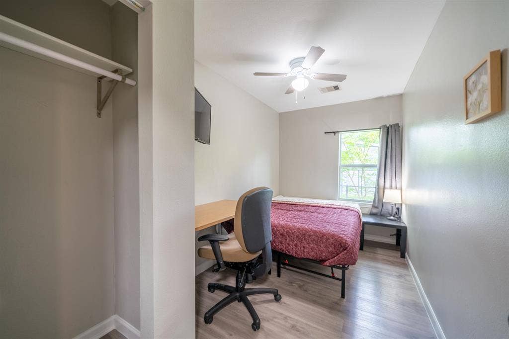 8 BR in Houston