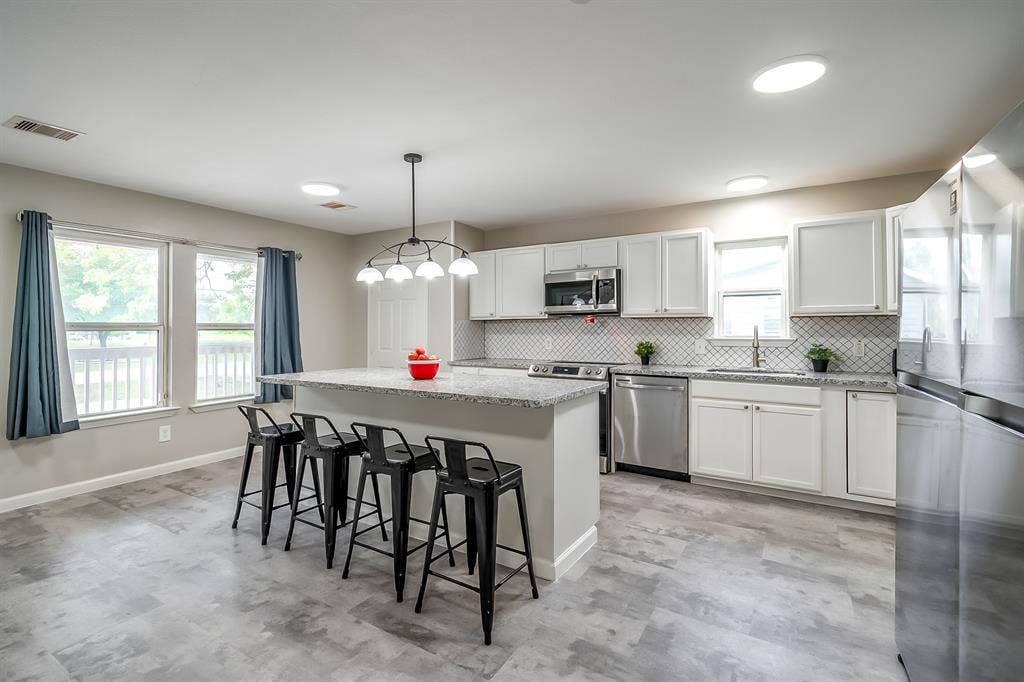 8 BR in Houston
