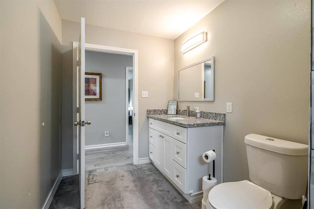 8 BR in Houston